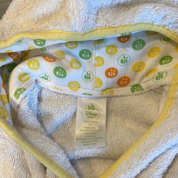 0-9 M Winnie the Pooh Terrycloth Bath Robe and Matching Booties - Picture 3 of 6